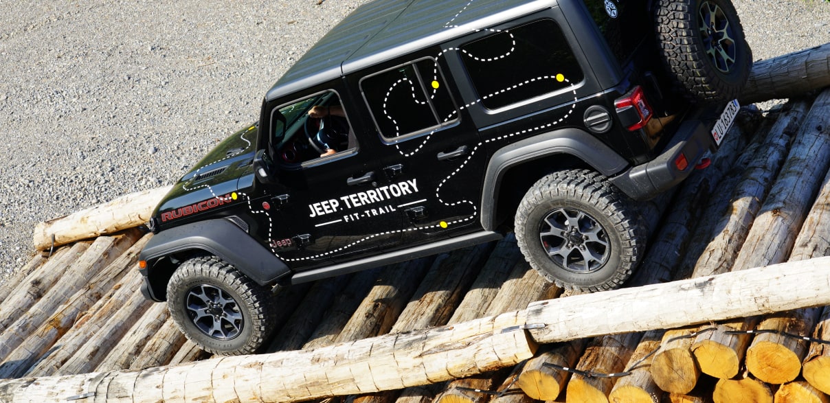 Zwei Tür Jeep Wrangler Rubicon hob mit übergroßen Reifen für Trail