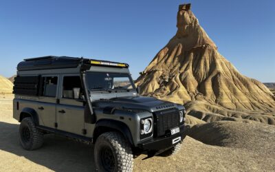Einzigartiger Land Rover Defender td4 Vollausbau mit Hubdach