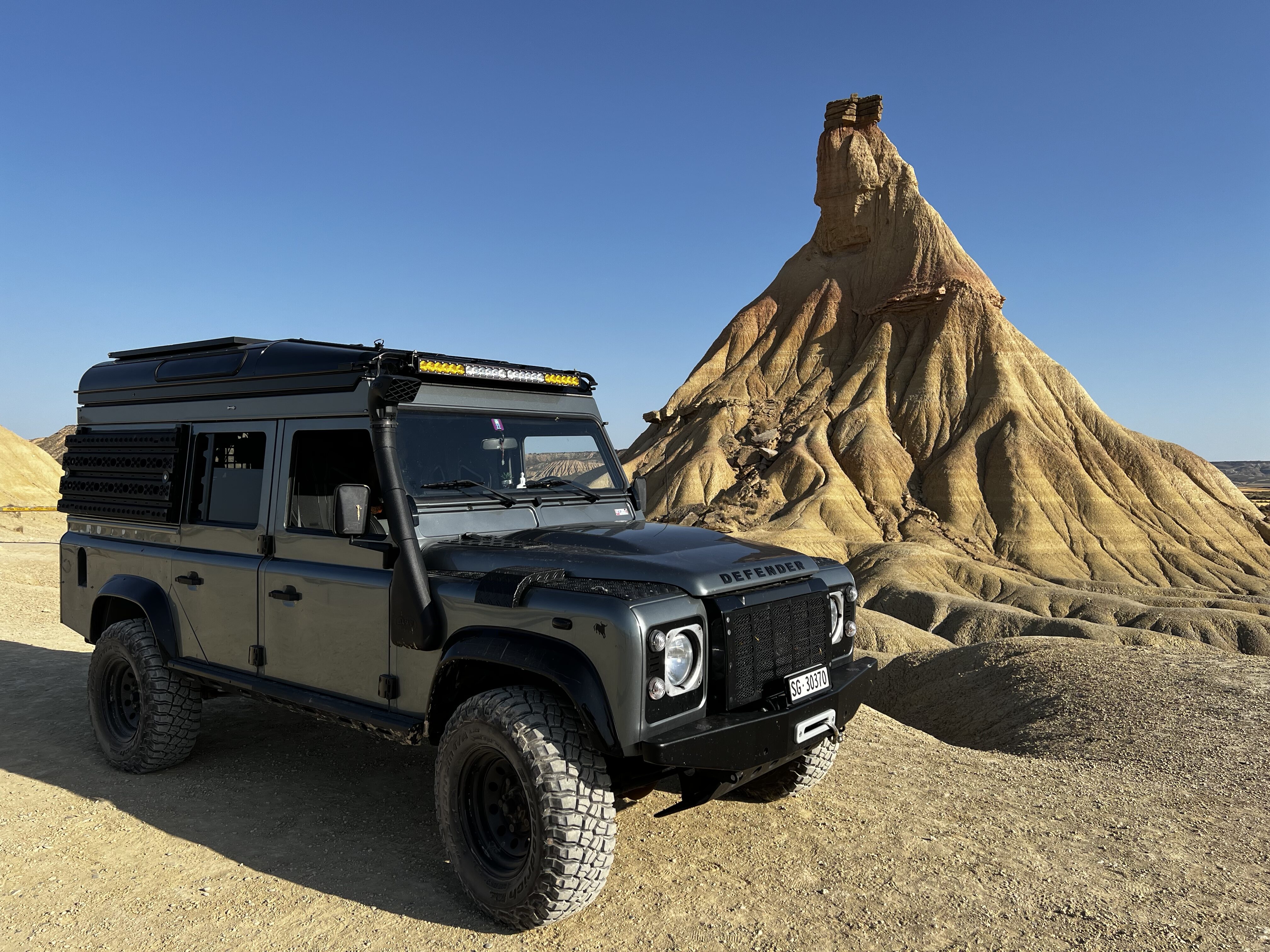 Einzigartiger Land Rover Defender td4 Vollausbau mit Hubdach