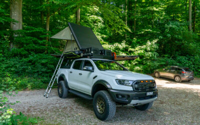 Midsize Ford Raptor mit Auflastung und Ausrüstung