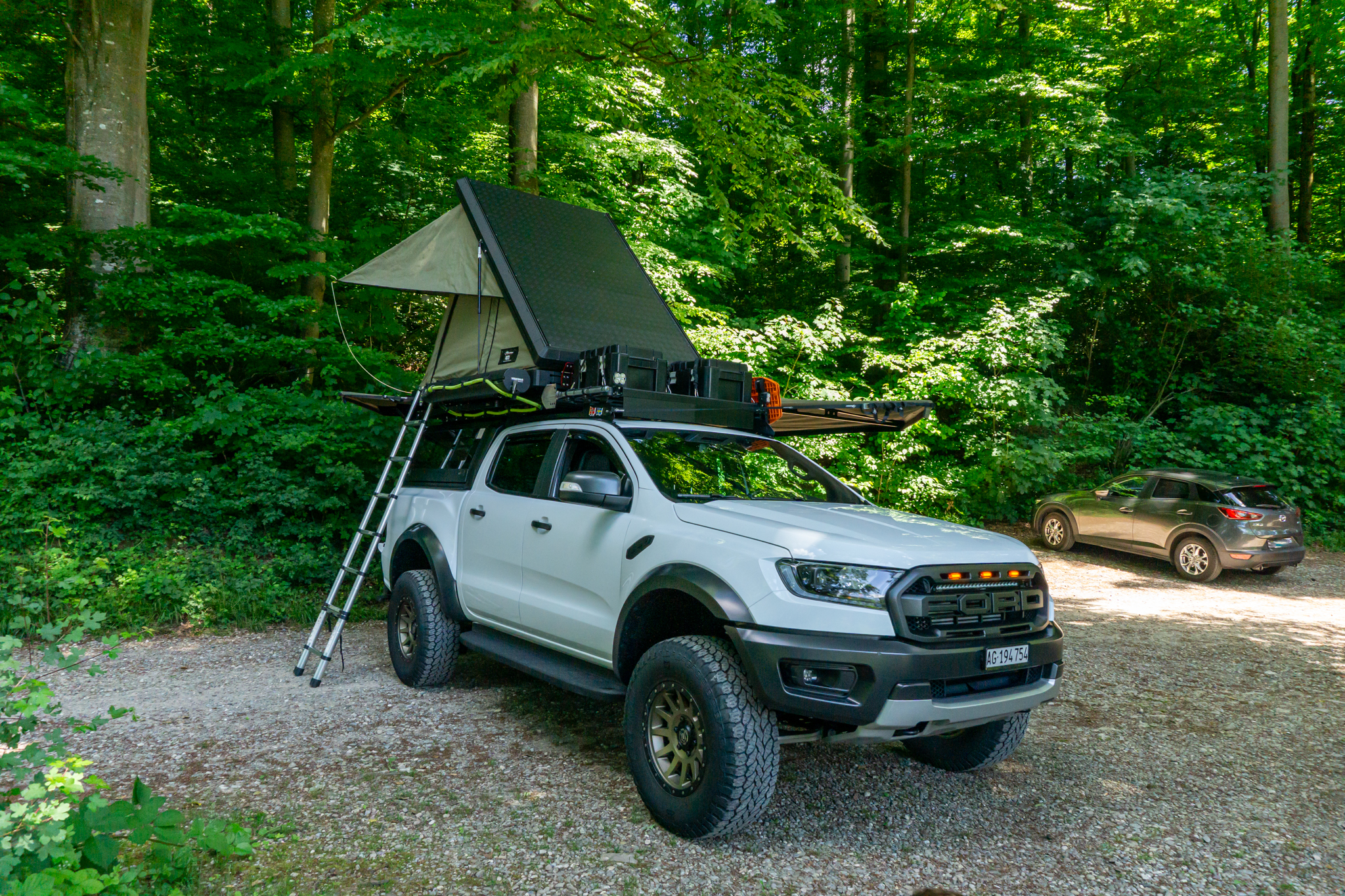 Midsize Ford Raptor mit Auflastung und Ausrüstung