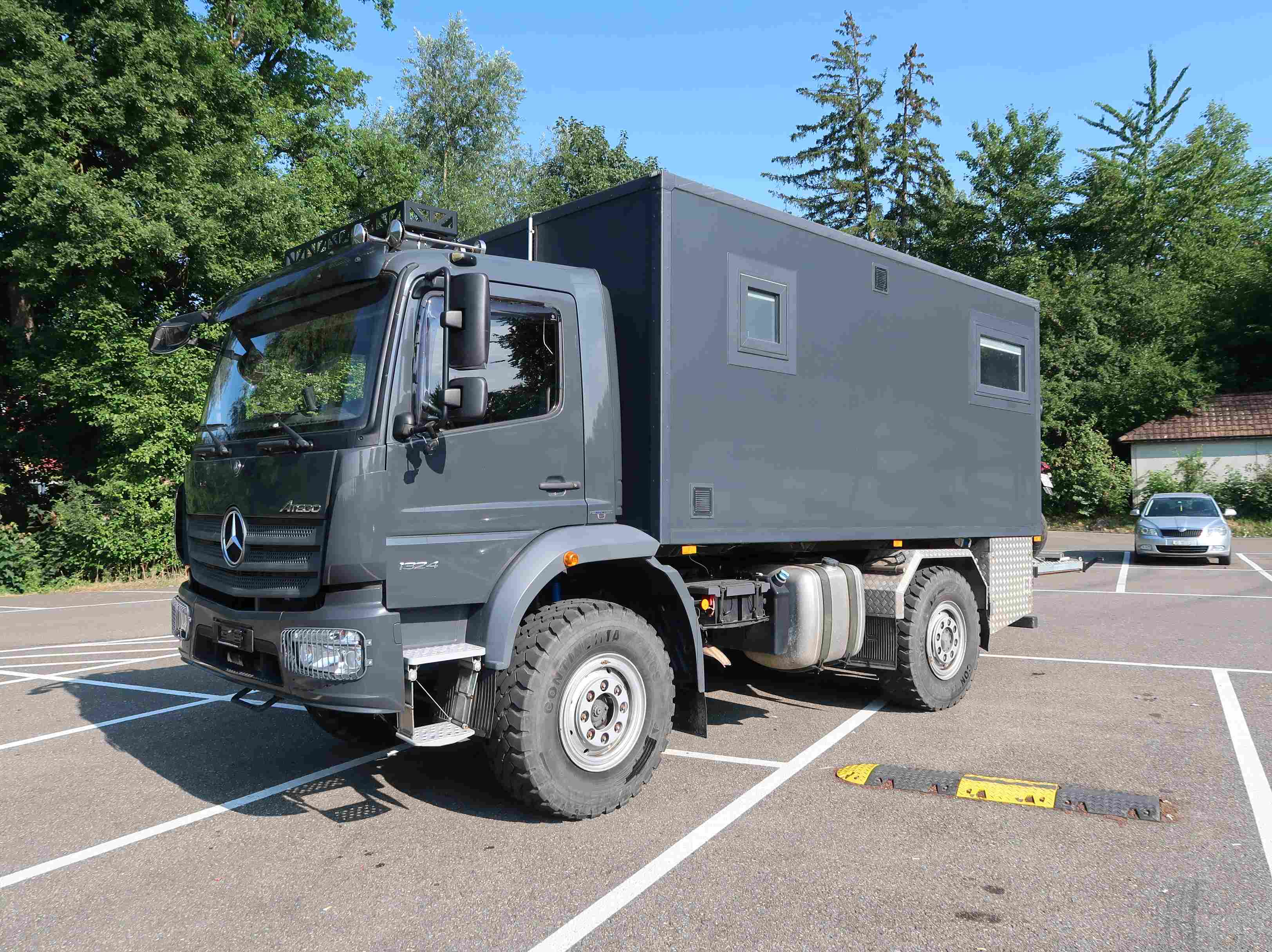 Expeditionsmobil auf Basis Mercedes Atego