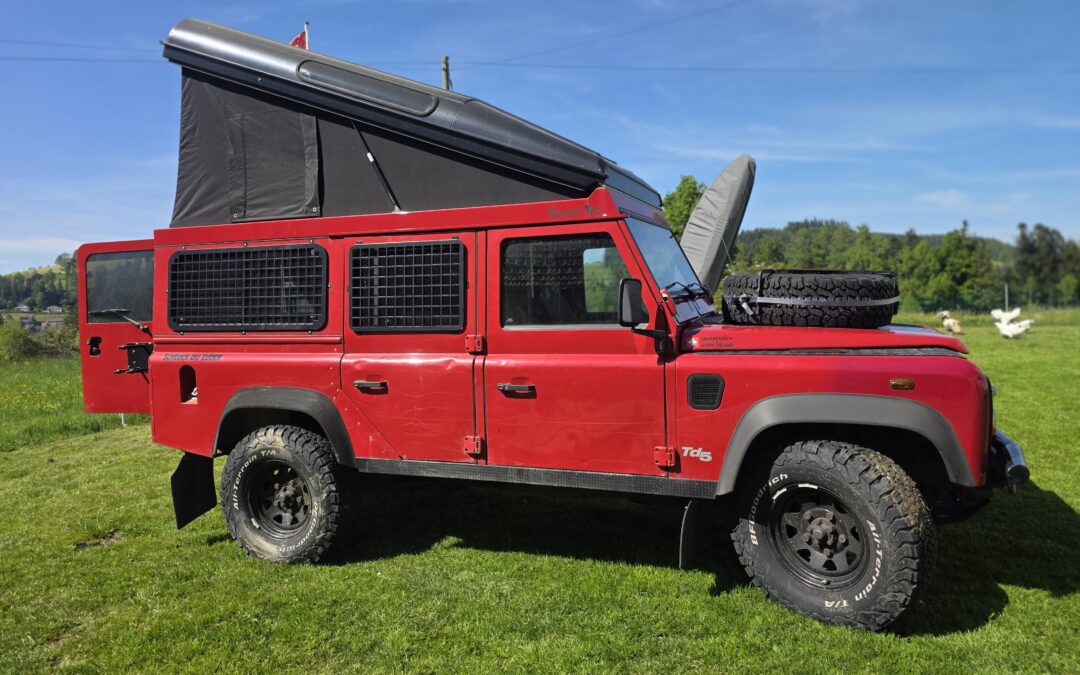 Land Rover Defender 110Tdi rot