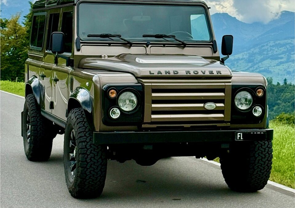 LAND ROVER Defender 110 2.4 Td4 RAW Station Wagon NEUER MOTOR