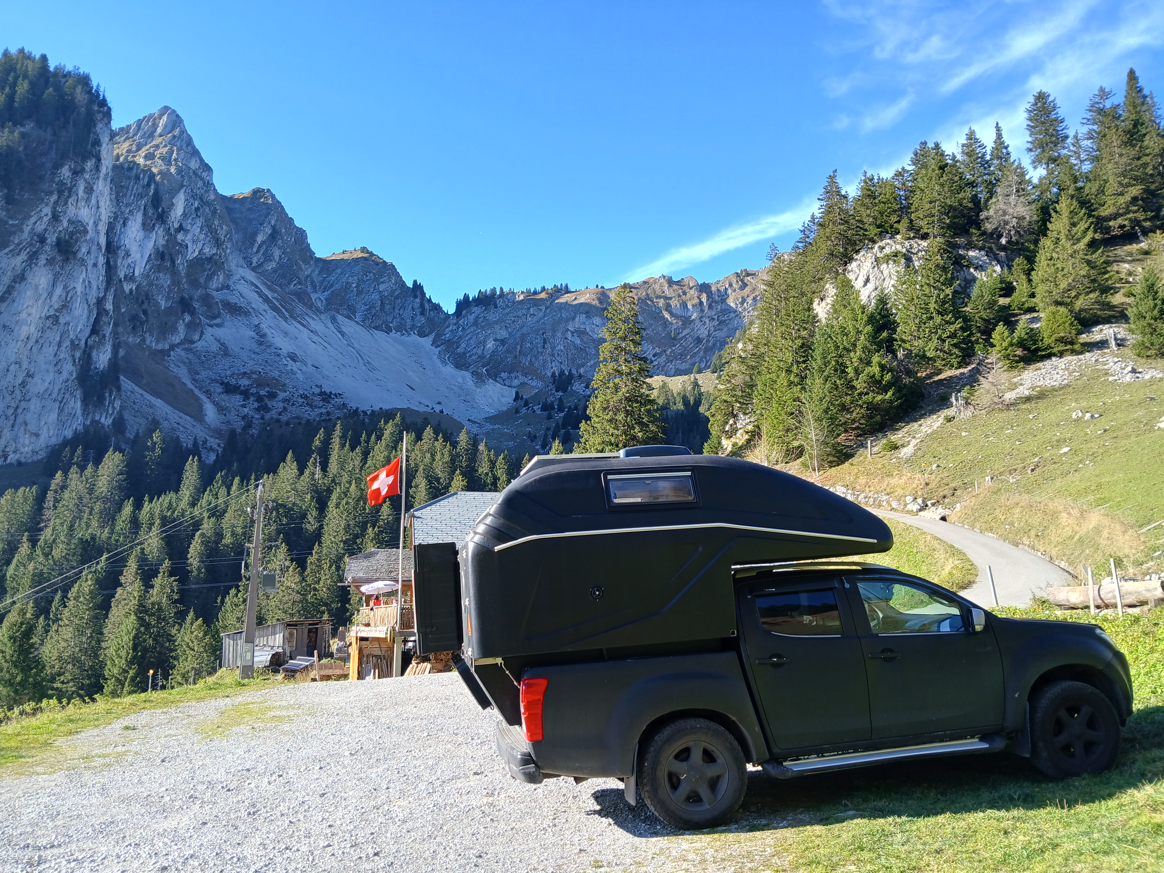 ISUZU D-Max 2.5 TD mit GEO Camper Absetzkabine