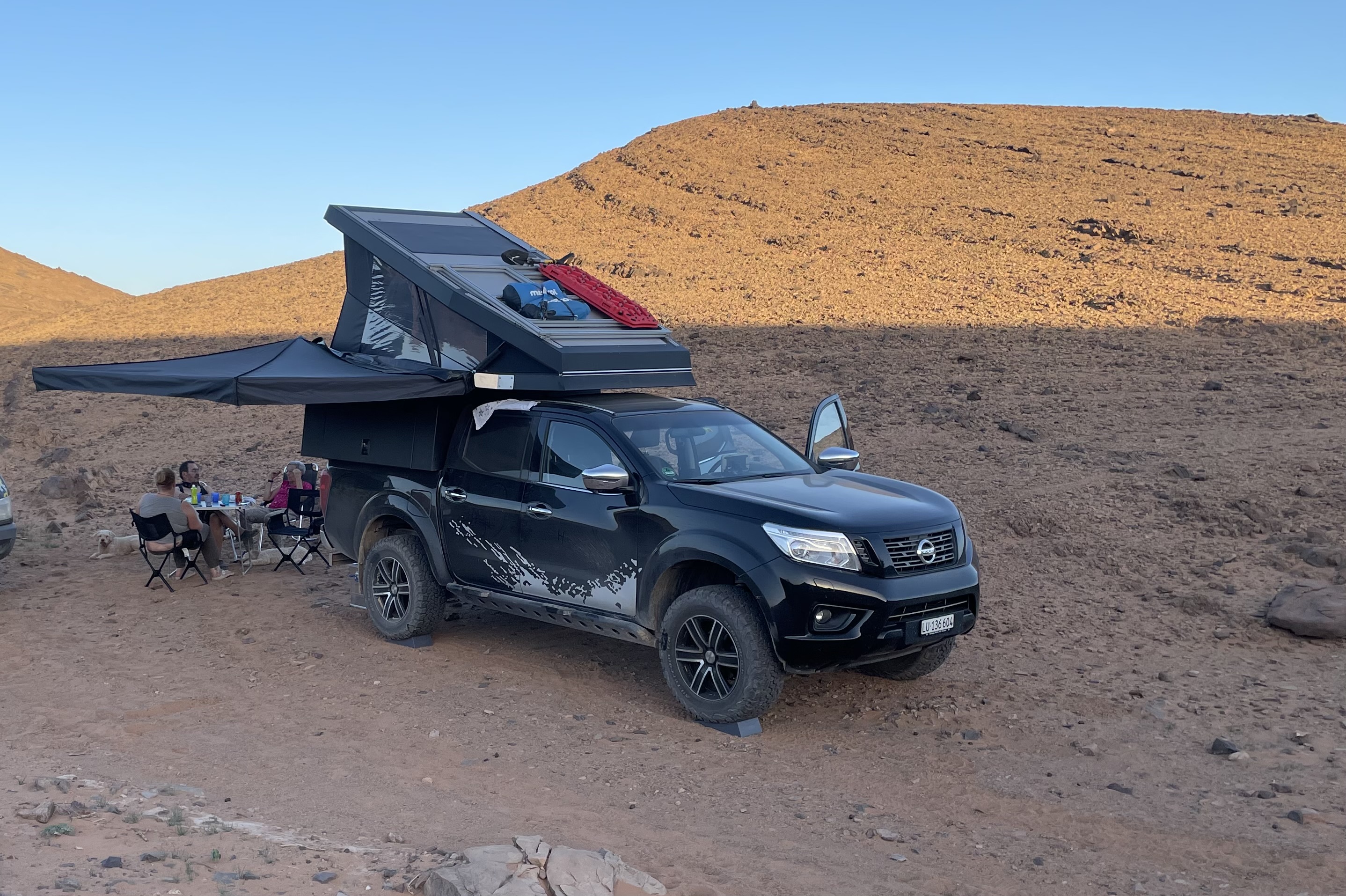 Nissan Navara D23 Tekna mit FIFTYTEN Wohnkabine Nissan Navara D23 Tekna mit FIFTYTEN Wohnkabine