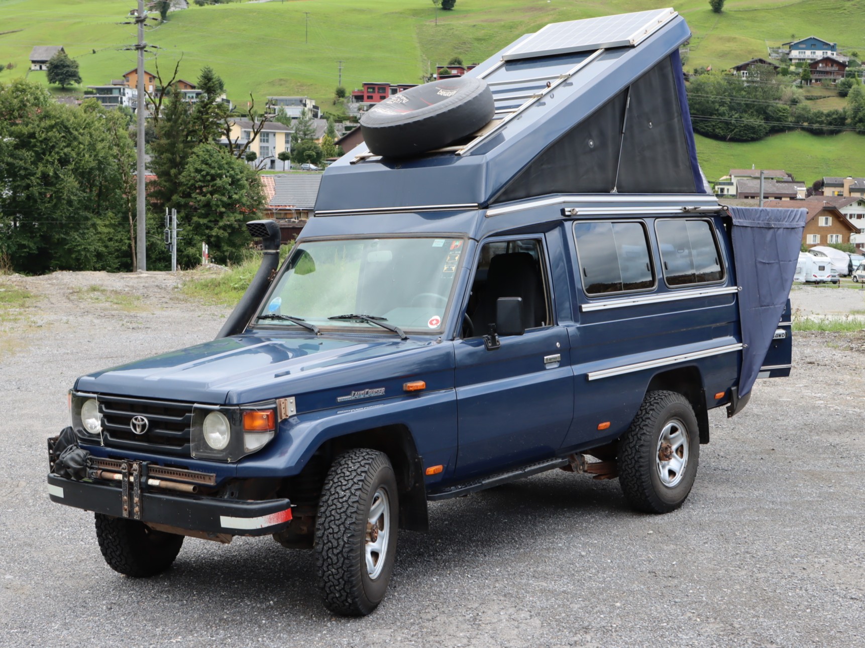 Toyota HZJ78 mit ORB Hubdach